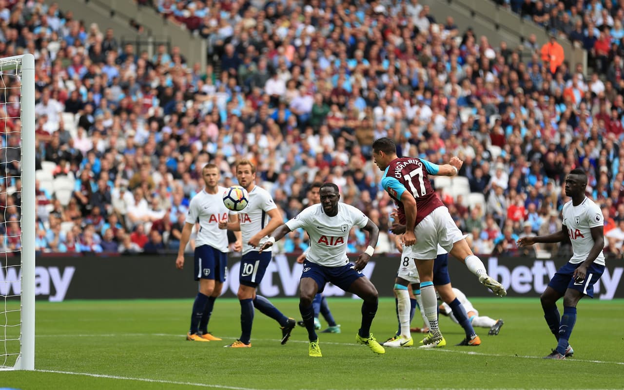 El mexicano marcó con remate de cabezaal minuto 65 regresándole la ilusión de la remontada a los "Hammers"