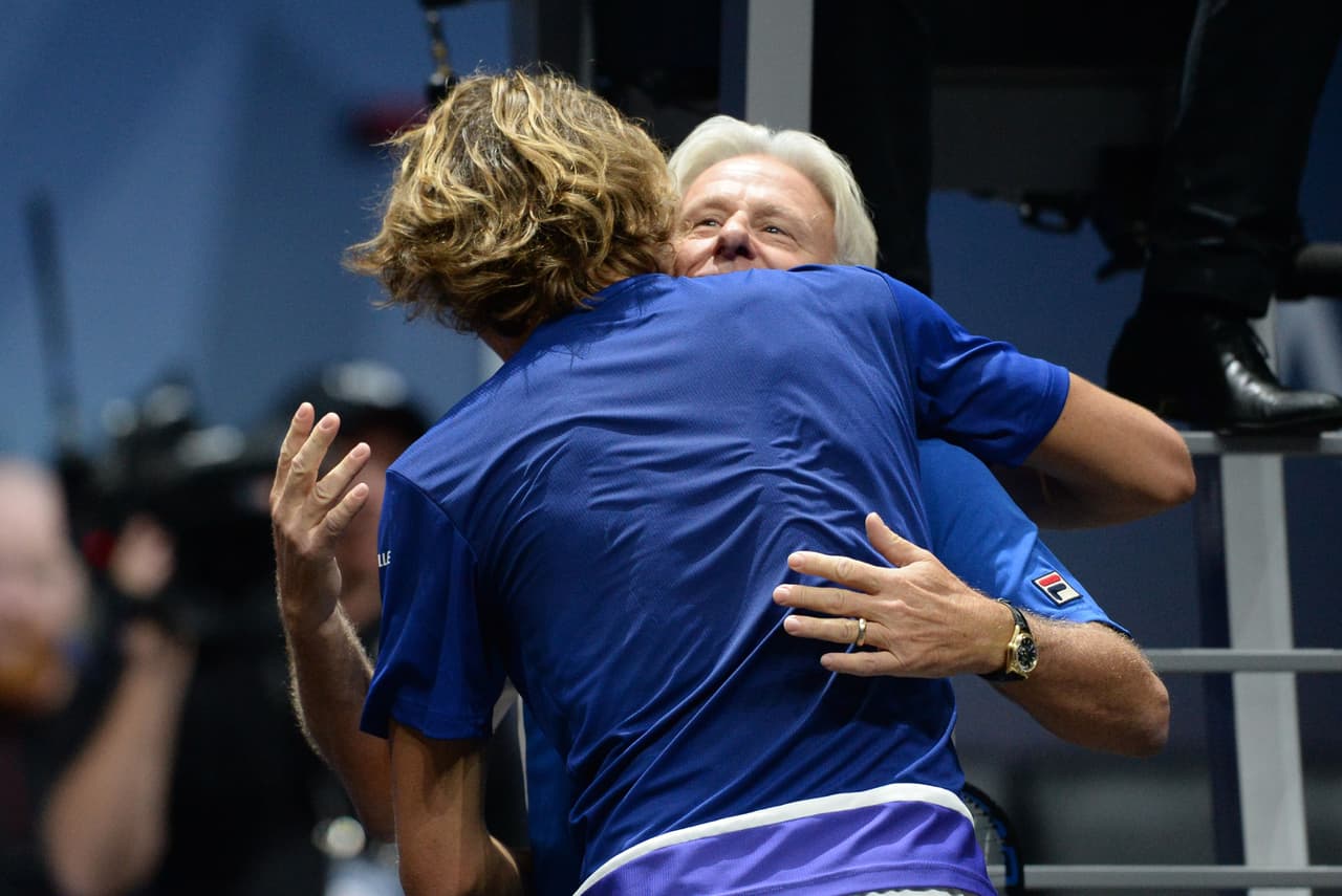 Zverev le dió 3 puntos más a Europa al vencer a Sam Querrey con un doble 6-4