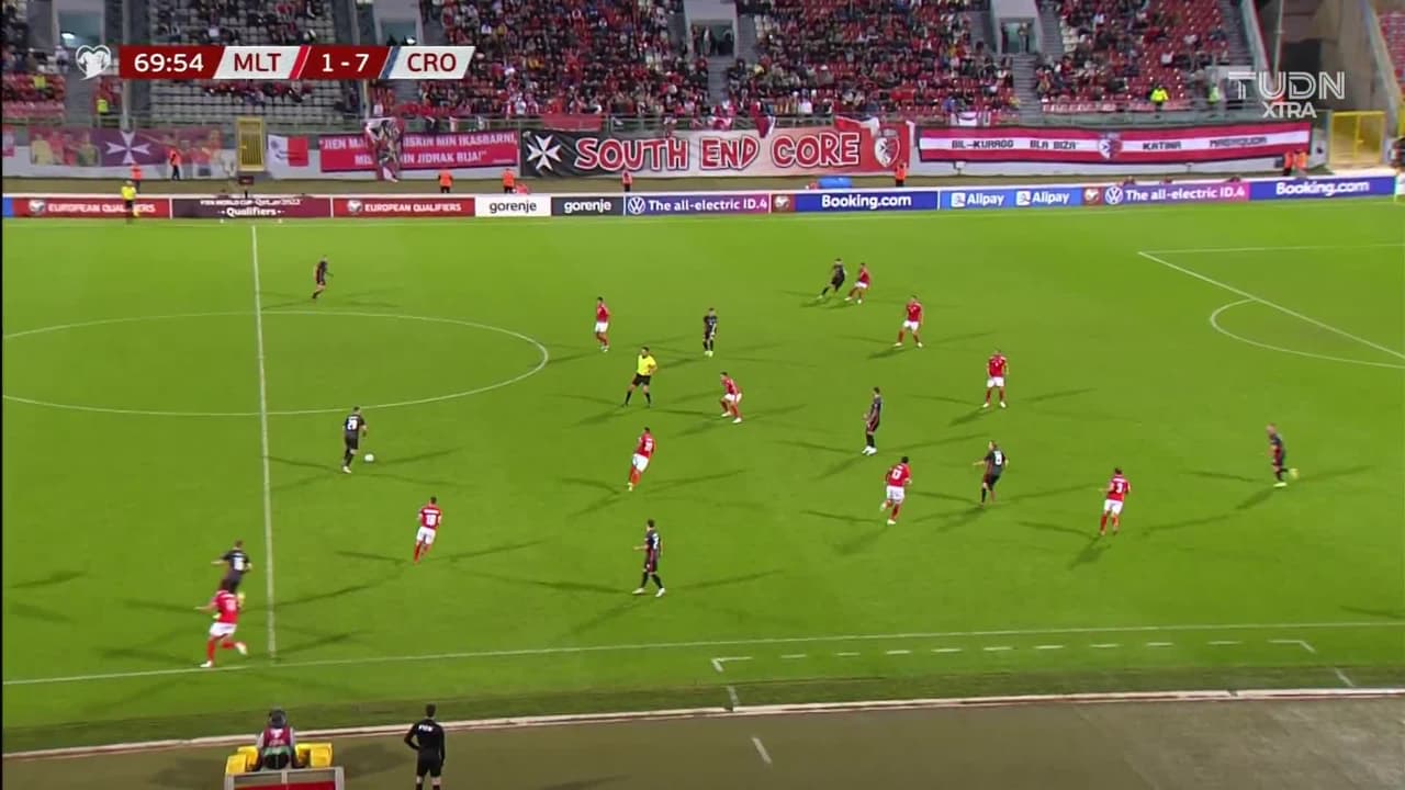 ¡TIRO ATAJADO! disparo por Marko Livaja.