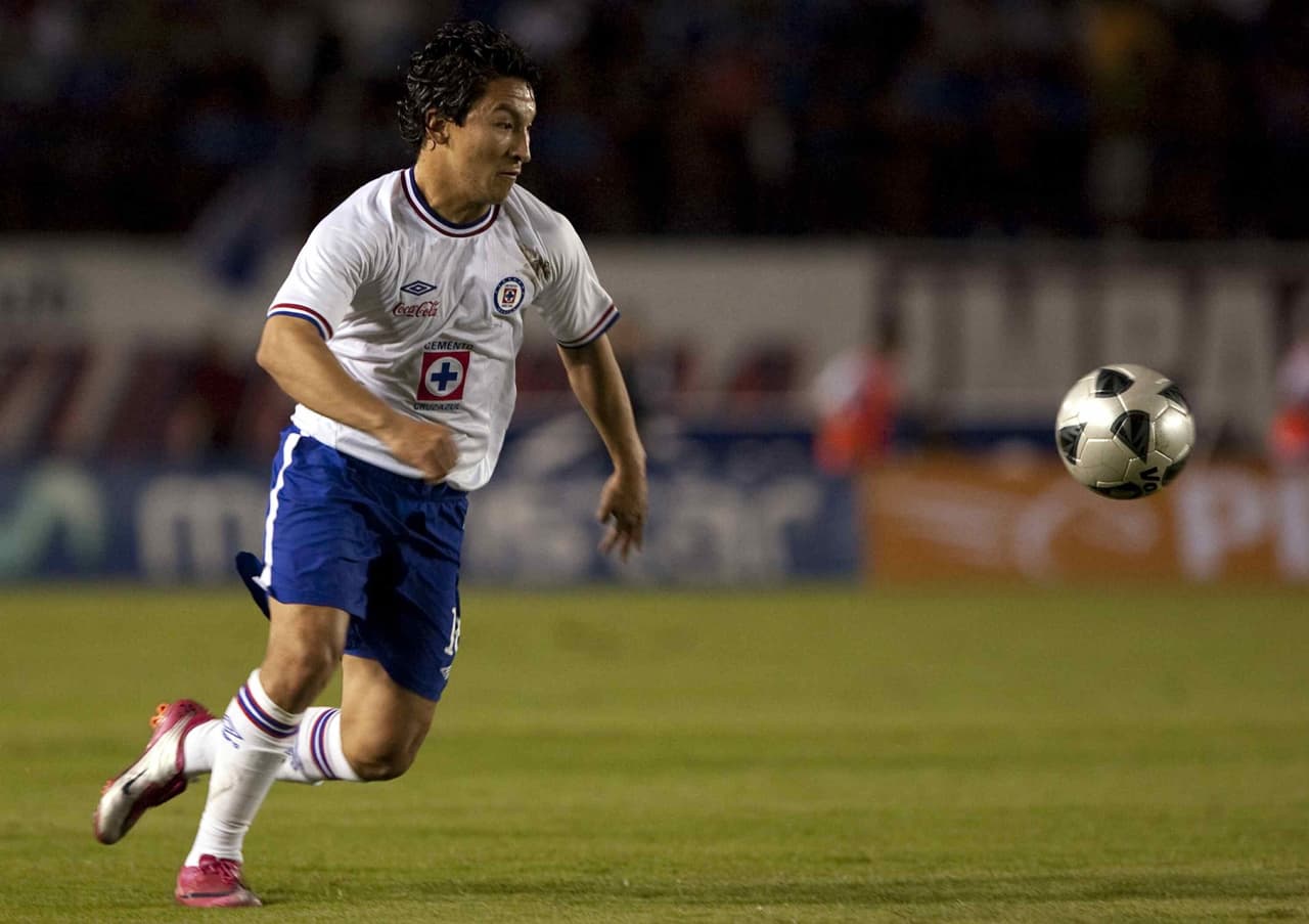 En abril de 2006, César Villaluz hace su primera aparición en el primer equipo de Cruz Azul contra el San Luis. El primer gol de la promesa cayó en su primer partido frente a Toluca, curiosamente.
