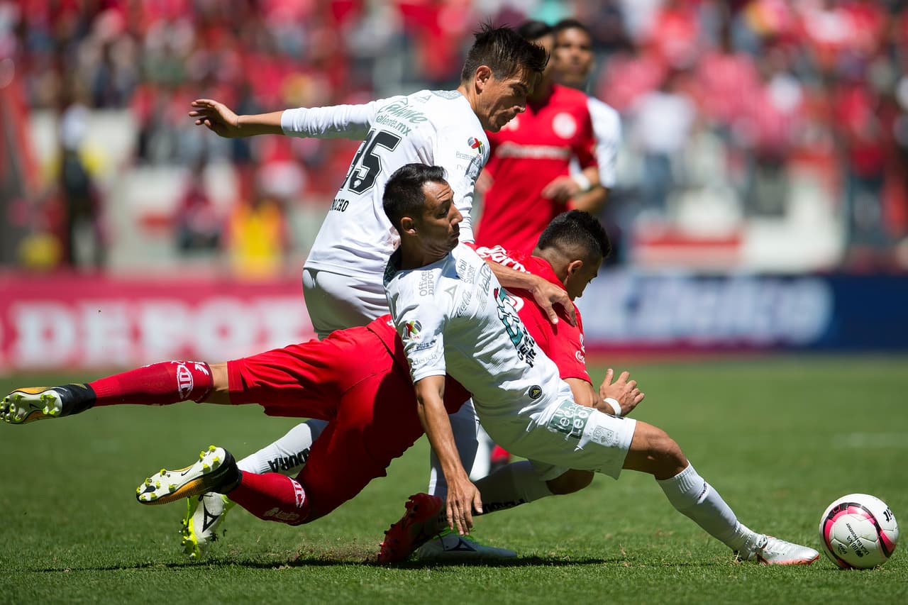 Ya en el segundo tiempo la tónica del encuentro fue la misma. León intentando reaccionar sin mucha puntería y toluca siendo un peligro constante.
