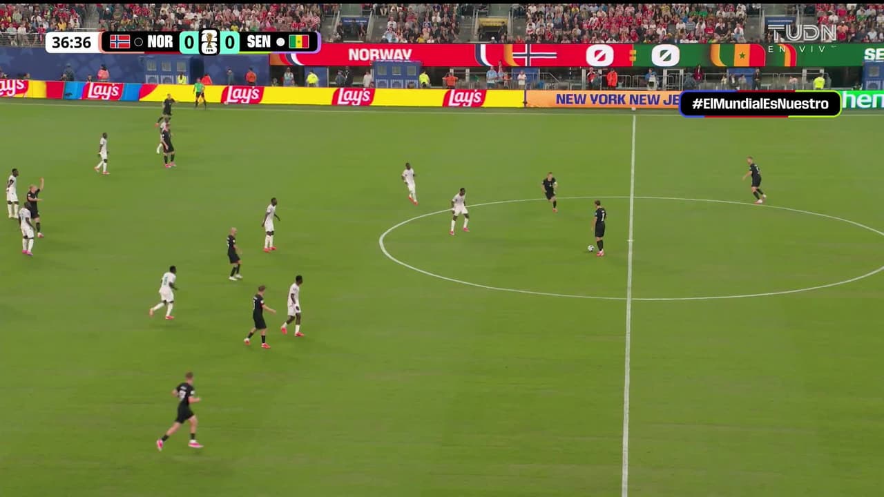 ¡TIRO ATAJADO! disparo por Martin Ødegaard.