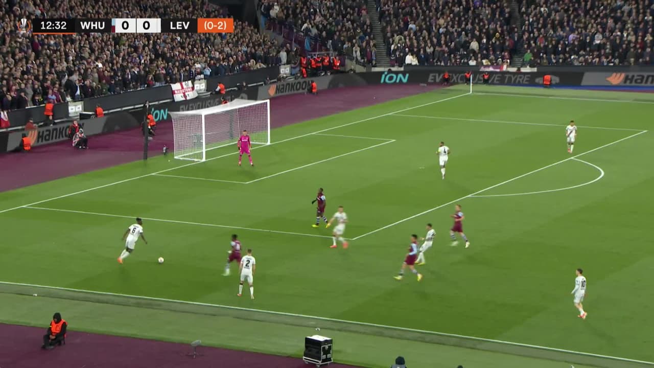 ¡GOL!  anota para West Ham United. Michail Antonio