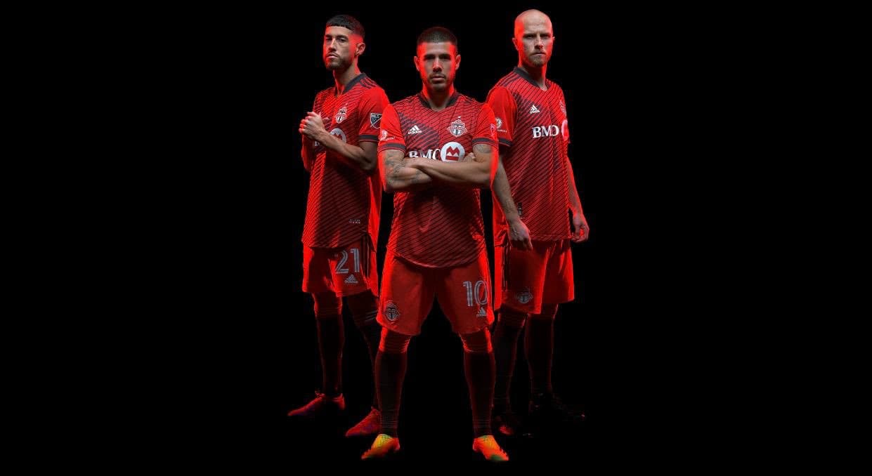 Variando sobre un diseño clásico, Toronto FC presentó el modelo 'A 41'.