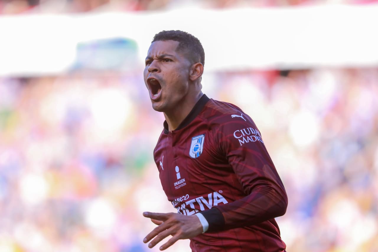 Al minuto 53 una jugada de gol tuvo Querétaro con el colombiano Ayron del Valle pero todo fue anulado por el VAR.