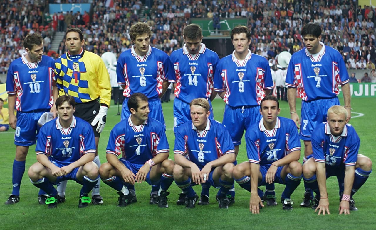 La selección de Croacia debutó en el Mundial de Francia 1998 y llegó hasta el tercer lugar con su victoria 2-1 sobre Holanda, goles de Robert Prosinecki y Davor Suker. Descontó Bodewjin Zenden.