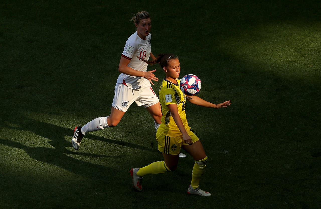 Con el juego 2-1 en favor a Suecia se acabó el primer tiempo y las jugadoras se fueron a descansar. En el segundo tiempo Inglaterra debía sacudirse.