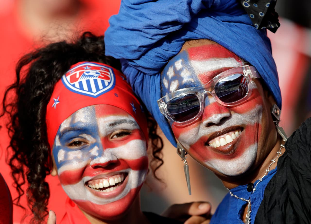 El Parque de los Príncipes fue el escenario para este duelo de Cuartos de Final del Mundial Femenino entre la local, Francia, y Estados Unidos. Para muchos se trata de una Final adelantada, por lo que la alegría entre los fanáticos no se hizo esperar.