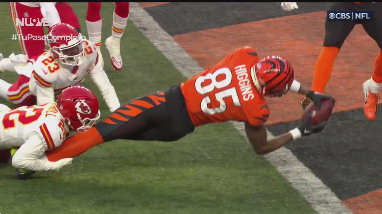 ¡Aumentan la ventaja! Tee Higgins se estira y consigue la anotación