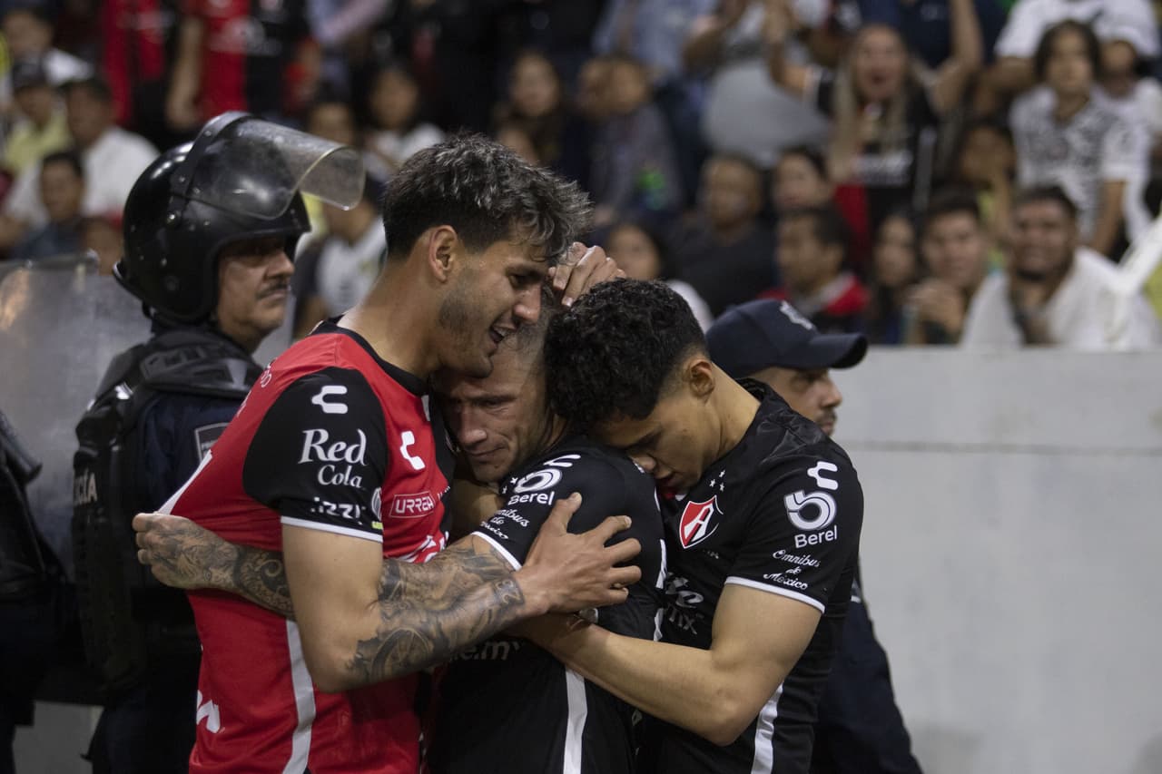 Atlas vino de atrás para remontarle dos goles al América y empatar para repartir puntos en la jornada 9 del Clausura 2023 de la Liga MX, con lo que el América se mantiene en el cuarto lugar de la clasificación, mientras que el Atlas aún está fuera de puestos de repechaje.