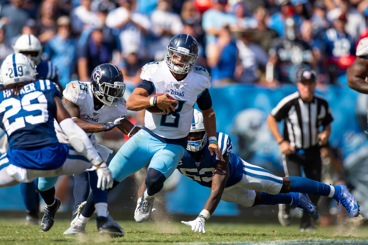 <b>Marcus Mariota</b> (Tennessee Titans) |
<b>25 años</b> | 30 octubre 1993 | Surgido en la Universidad de Oregon elegido en el Draft del 2015 tiene la misión de sobresalir en su quinta temporada con los Titans.