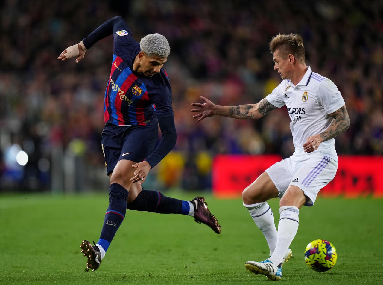 Barcelona se llevó un Clásico dramático y casi tiene LaLiga en la bolsa