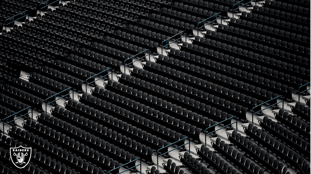 Para no desentonar, las butacas también son negras.