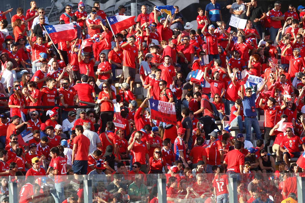 El estadio Monumental de Santiago de Chile vivió una gran muestra de superioridad de una 'Marea Roja' que hundió pronto los sueños venezolana.