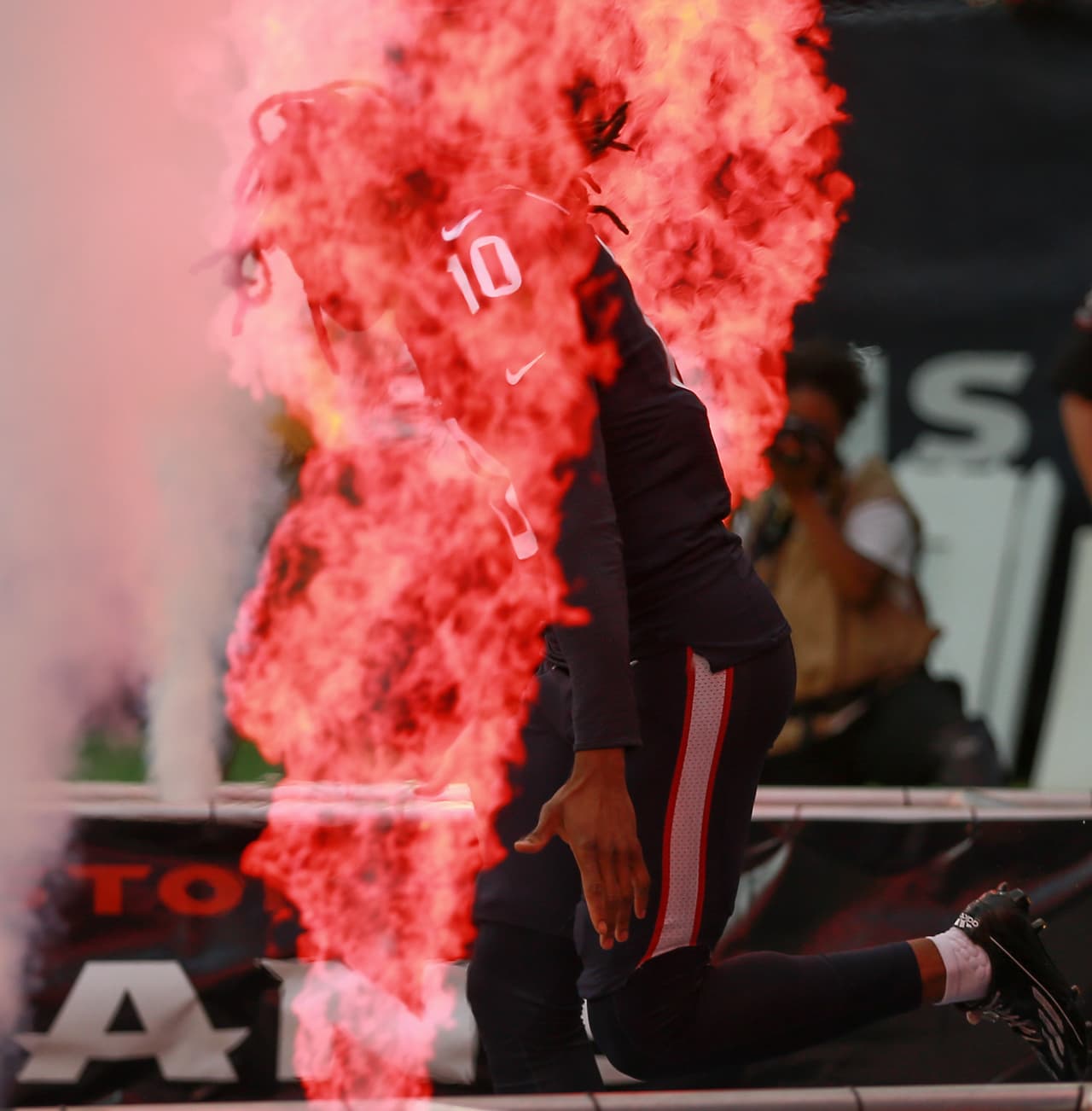HOUSTON, TX - NOVEMBER 27: DeAndre Hopkins #10 of the Houston Texans is introduced to the crowd at NRG Stadium on November 27, 2016 in Houston, Texas. (Photo by Bob Levey/Getty Images)