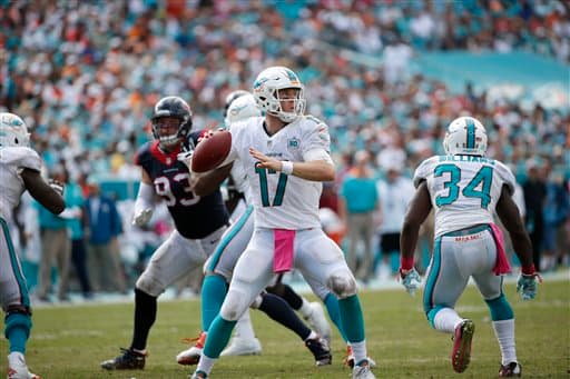 Tannehill completó 18 de 19 pases (94.7 por ciento) para 282 yardas con cuatro touchdowns sin intercepción alguna y con un rating de pasador de 158.3 en el juego que los Dolphins ganaron a los Texans 44-26.
