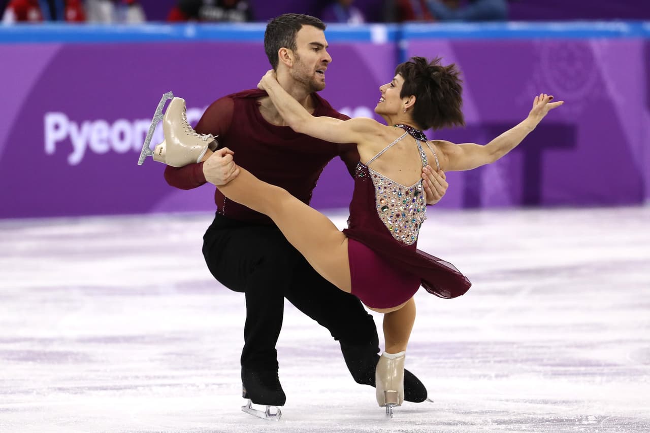 Si bien compitió a nivel local, en individuales y en parejas, fue en el 2004 con su compañero Ryan Arnold con el que empezó a sobresalir en competencias de gran escala.