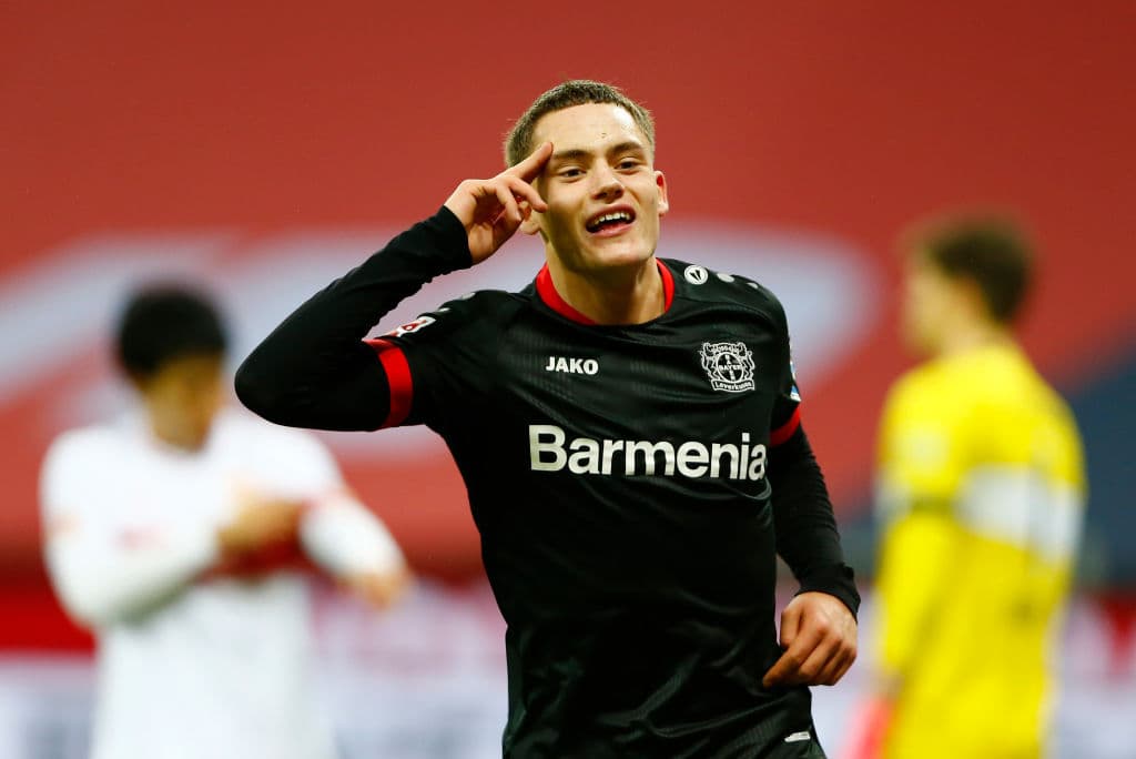 Leverkusen aprovechó la localía y goleó 5-2 al Stuttgart. Demirbay (18’, 31’) marcó doblete y Bailey (56’), Wirtz (68’) y Gray (84’) completaron la apaleada; Kalajdzic (50’, 77’) descontó. Leverkusen llegó a 35 puntos en zona de competiciones UEFA.