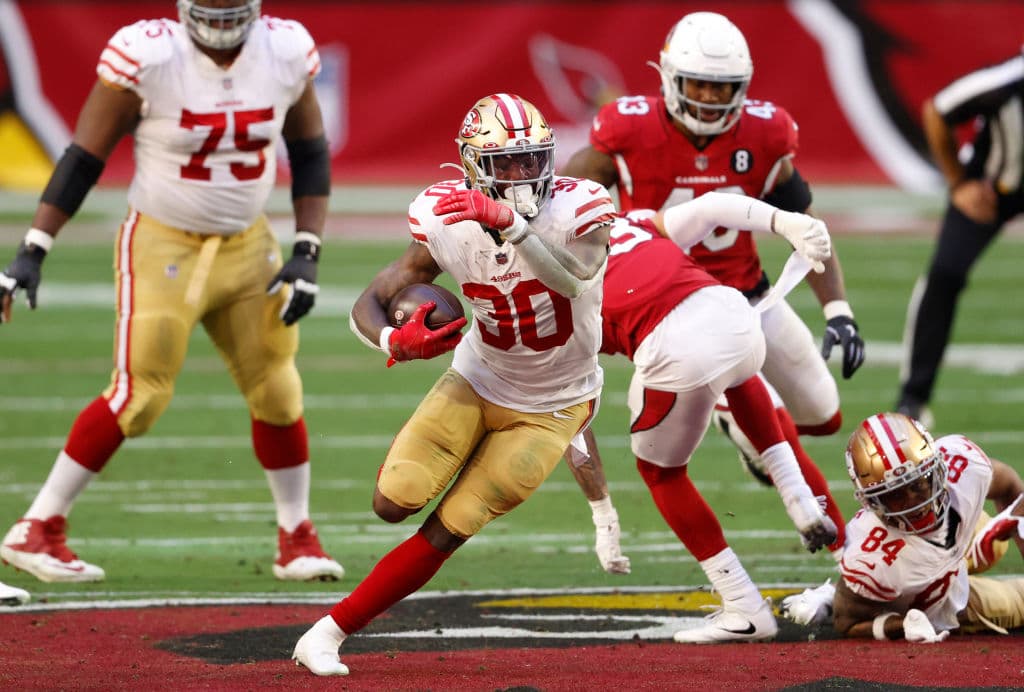 Los 49ers visitan, vencen y ‘le hacen la maldad’ a los Cardinals | Los de Arizona cayeron 12-20 ante San Francisco y complican su boleto a la postemporada.