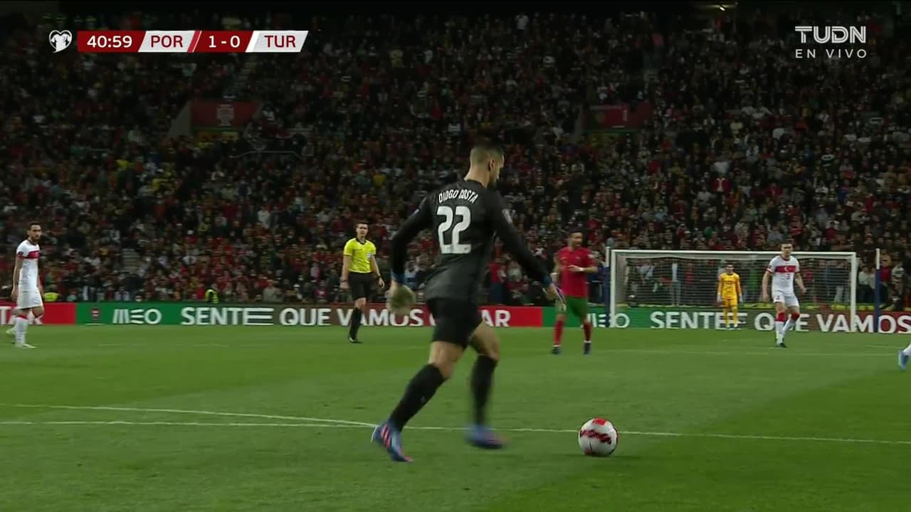 ¡GOL!  anota para Portugal. Diogo Jota