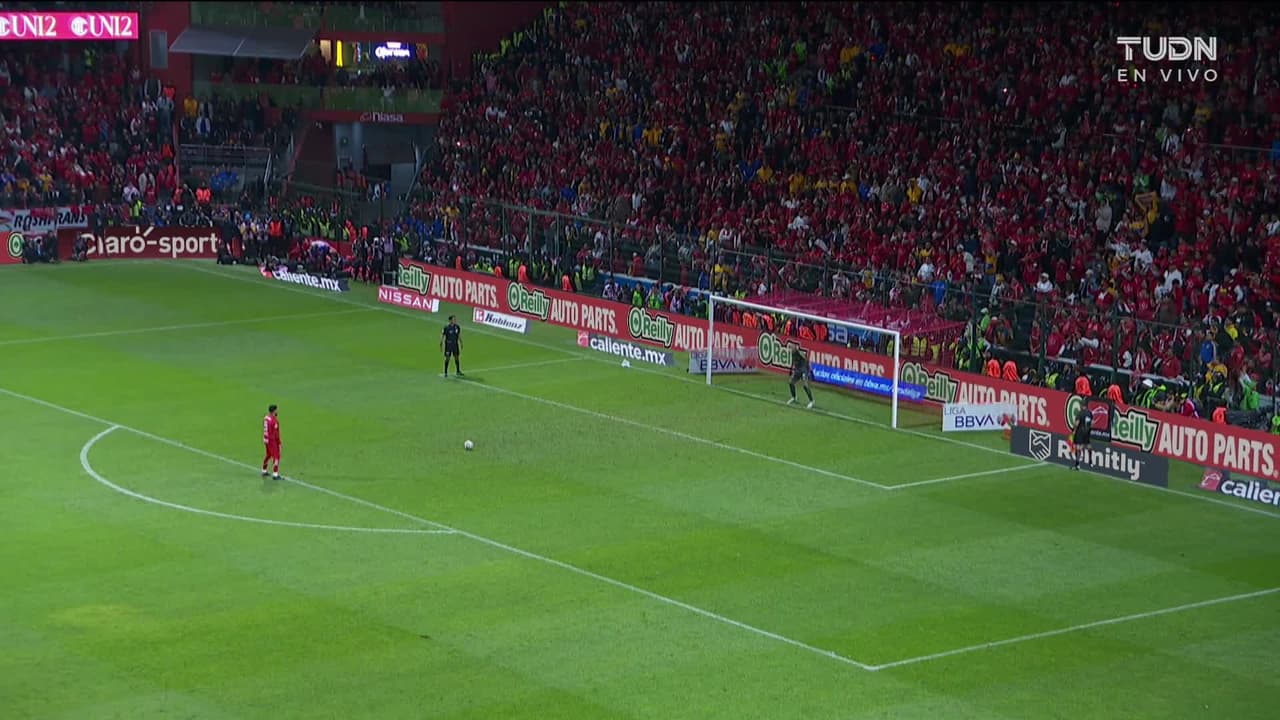 ¡GOL!  anota para Toluca. Alexis Vega