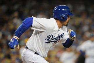 Adrián González lucio a la ofensiva y la defensiva,