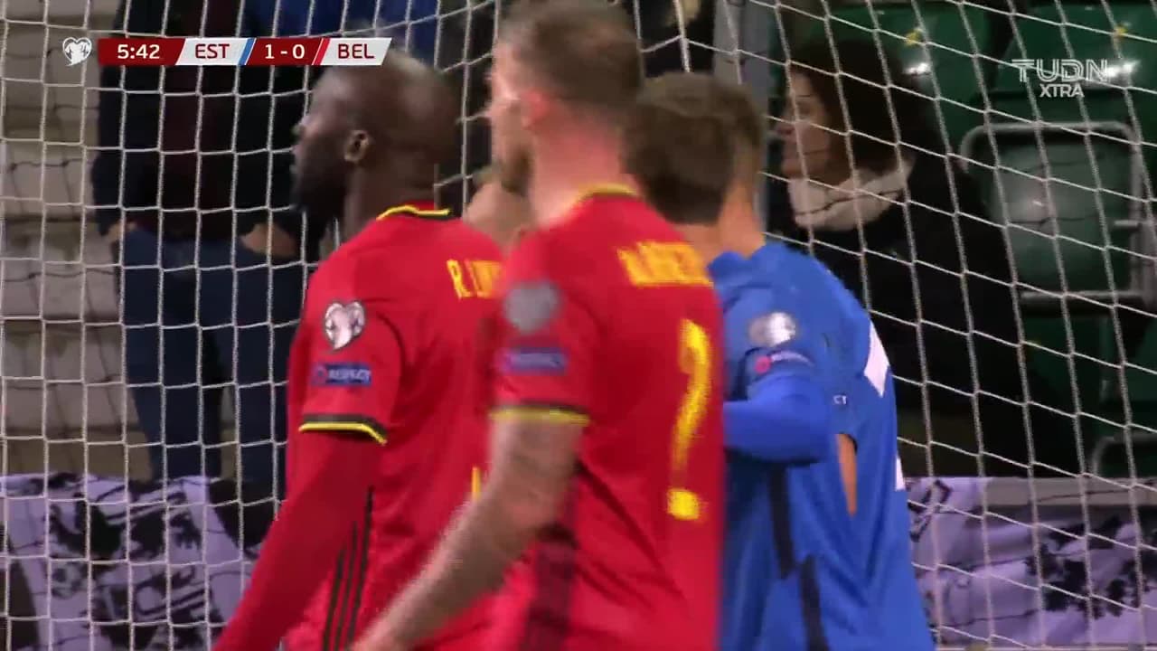 ¡TIRO ATAJADO! disparo por Yannick Carrasco.