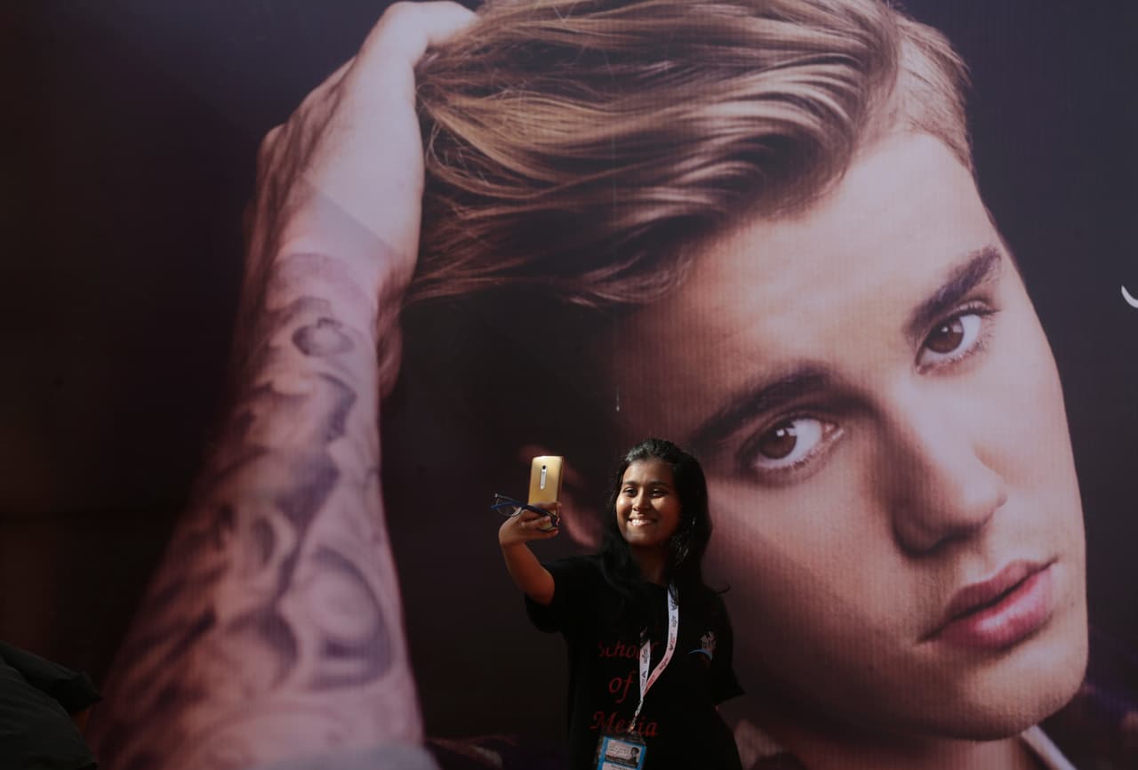 Justin Bieber y Carlos Vela, nacidos el 1 de marzo, son personajes respetados y queridos en su campo que aparte de nacer el mismo día tienen algunas coincidencias que los hacen similares.