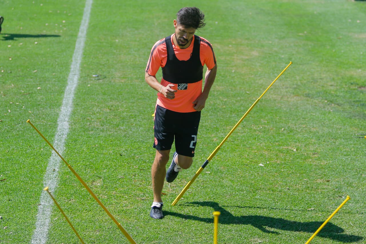 Oribe Peralta volvió a entrenar y su presencia en el entrenamiento de América genera liderazgo con miras al Clásico Nacional contra Chivas de Guadalajara en los Cuartos de Final de la Copa MX y en la Liga MX.