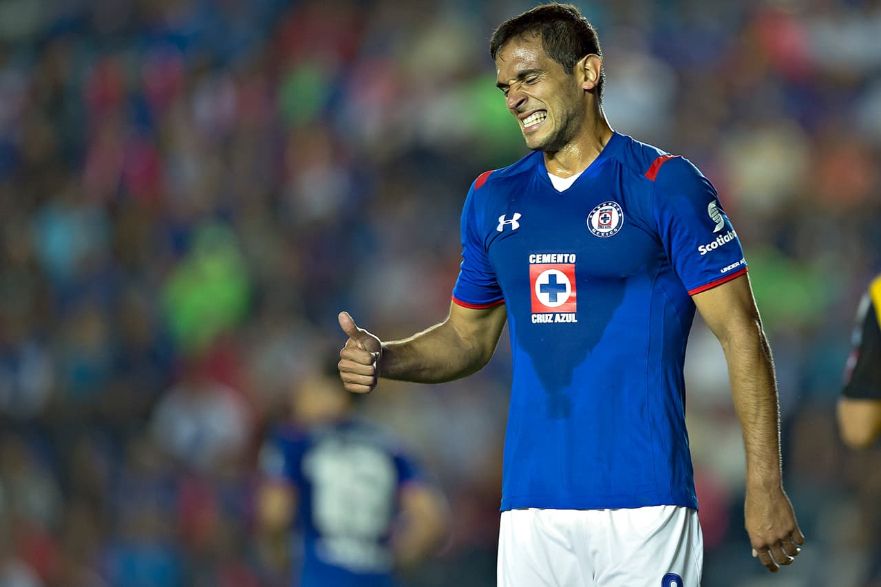 En Liga MX jugó para el Cruz Azul durante el Clausura 2015. Su bajo rendimiento fue explicado diciendo que "llegó lesionado".