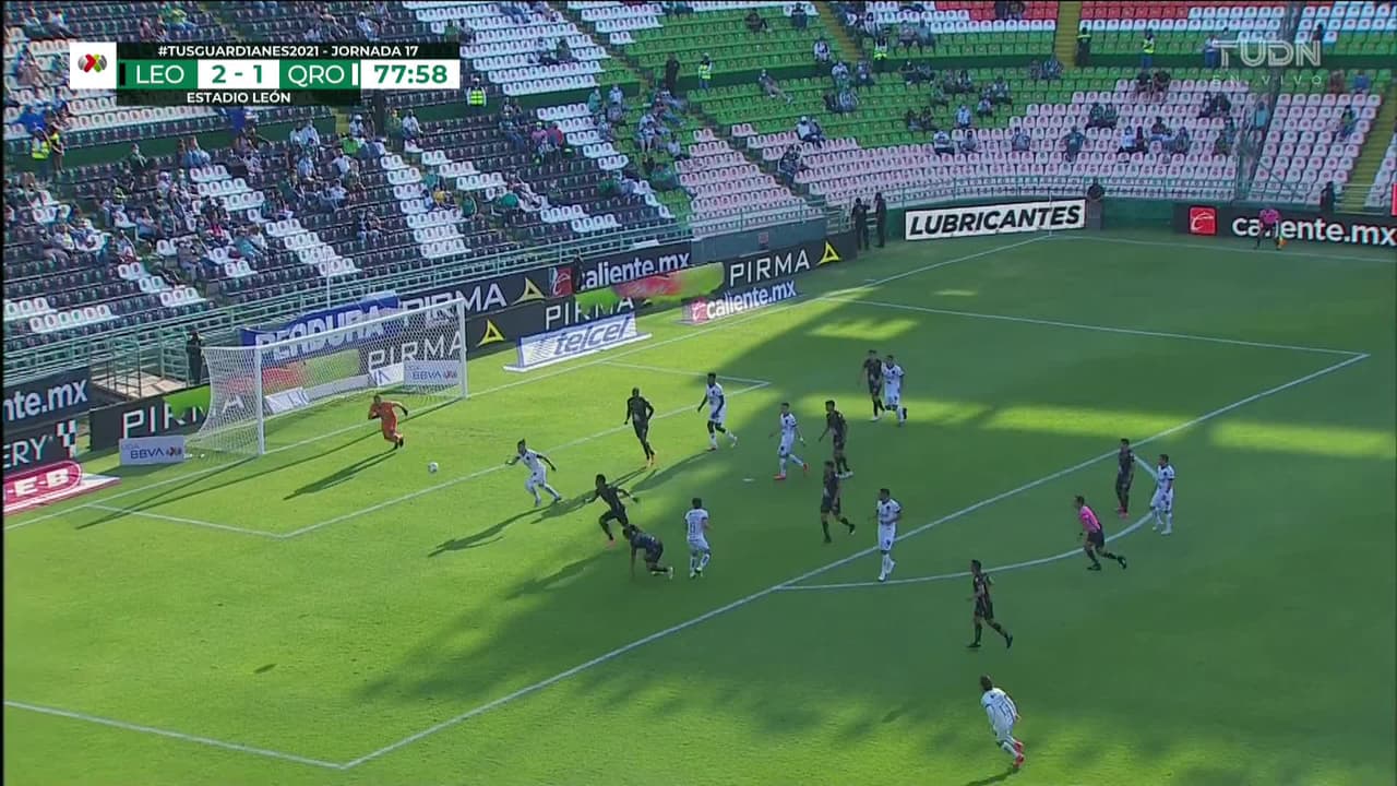 ¡TIRO ATAJADO! disparo por Daniel Cervantes.