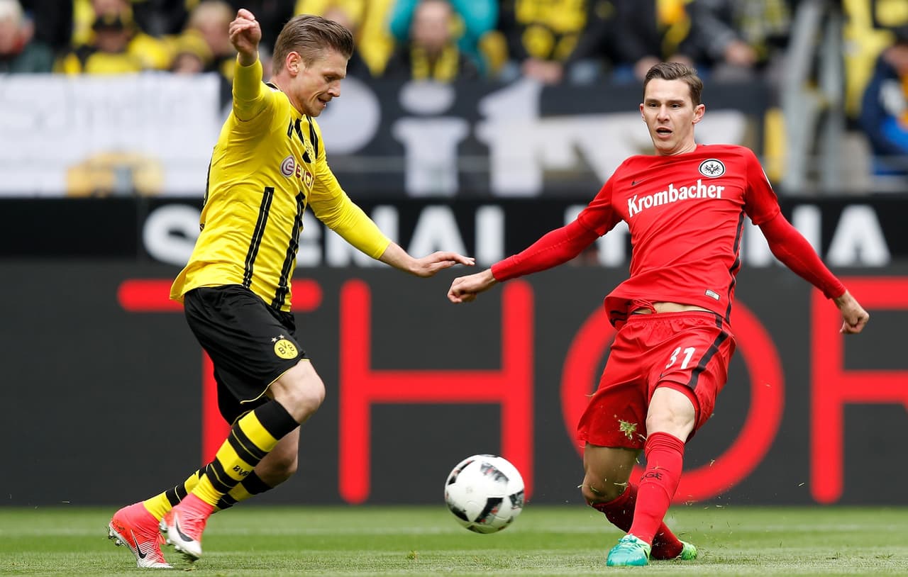 El equipo local salió con intensidad a buscar abrir el marcador lo más rápido posible utilizando en ataque a jugadores como Piszczek (foto), Aubameyang, Reus, Kagawa, Pulisic y Weigl.
