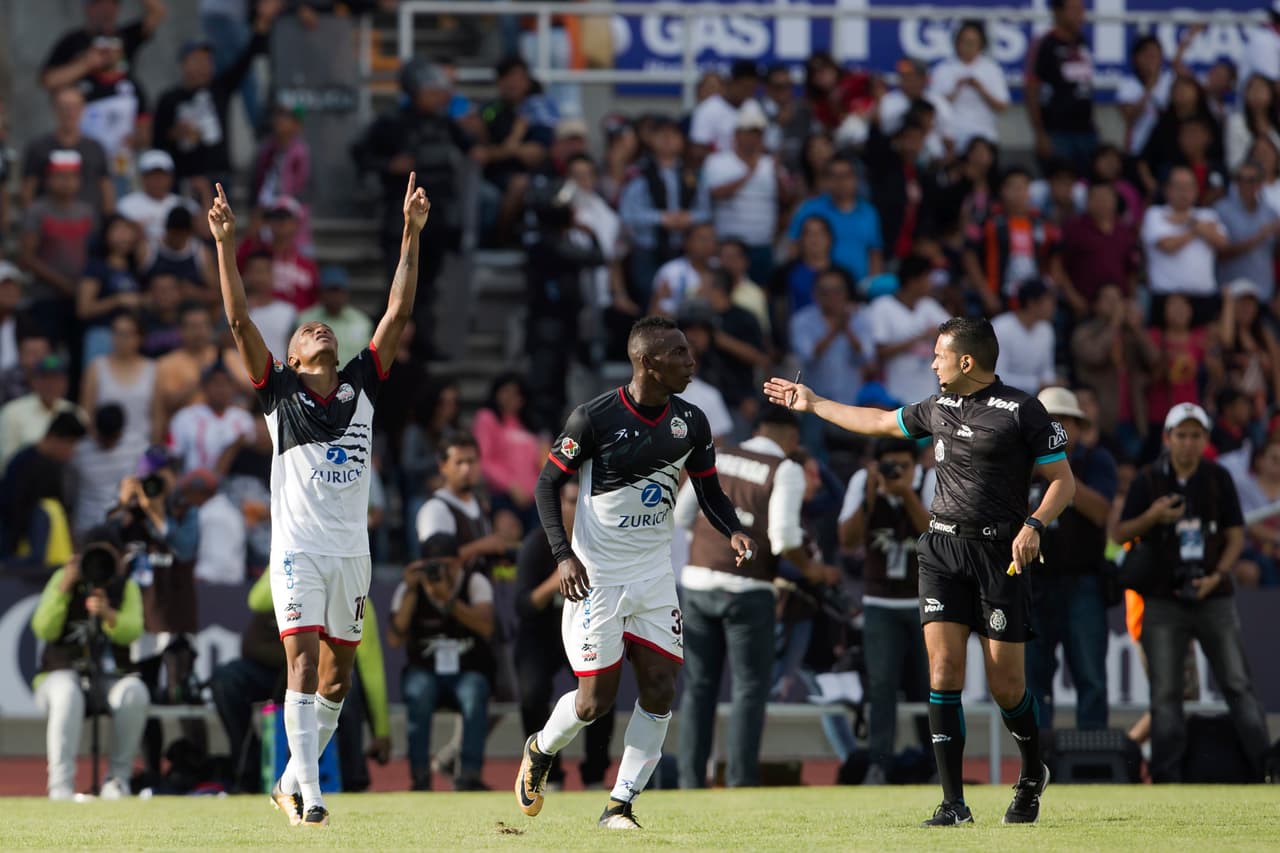 Al minuto 60 de tiempo corrido el ex de Tigres de la UANL puso el 3-0. Aquí aparece junto con su hermano Julián, quien contaba con menos minutos a las órdenes de Ferretti.