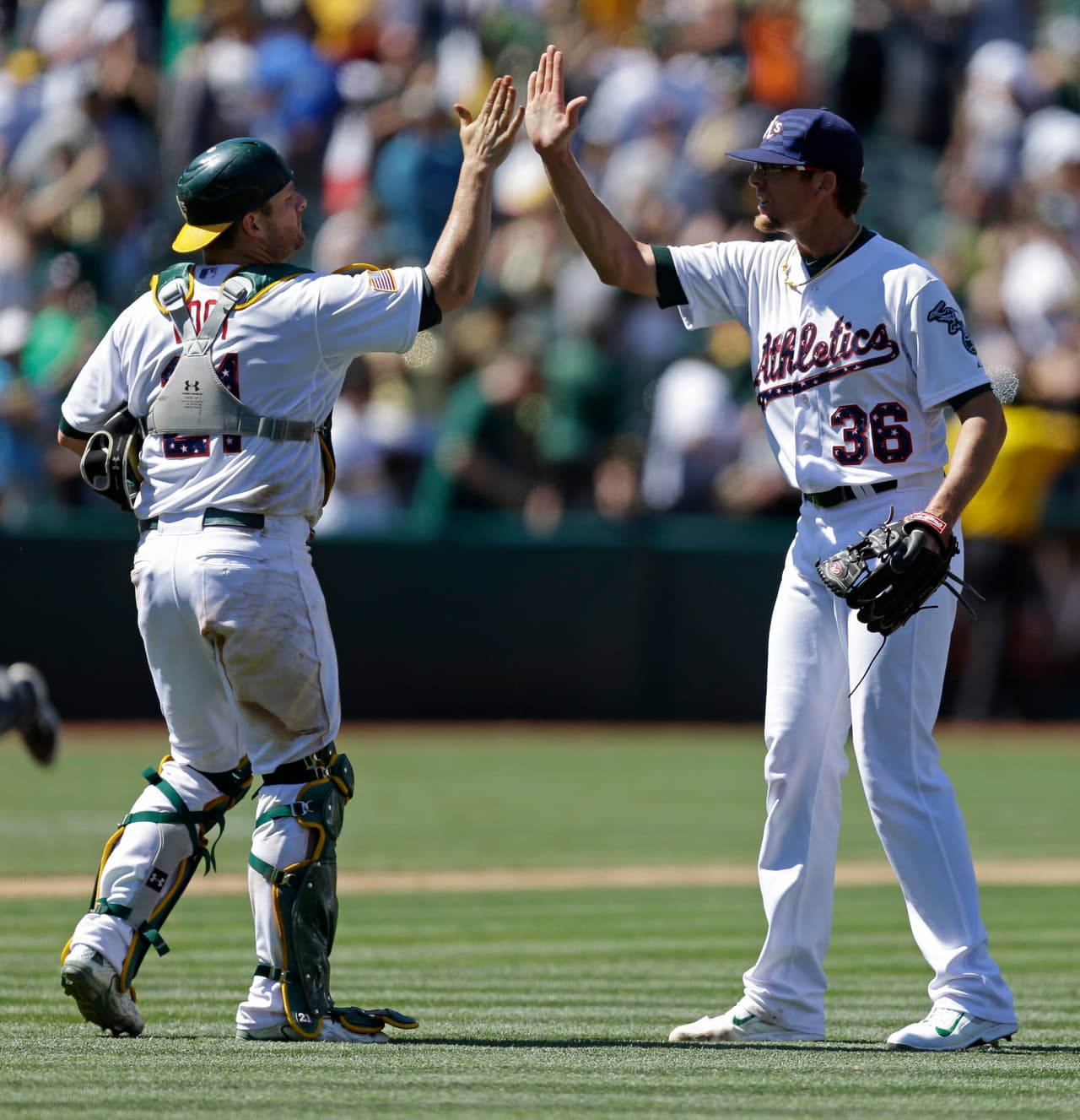 Kendall Graveman carga a Atléticos y vence a Félix Hernández