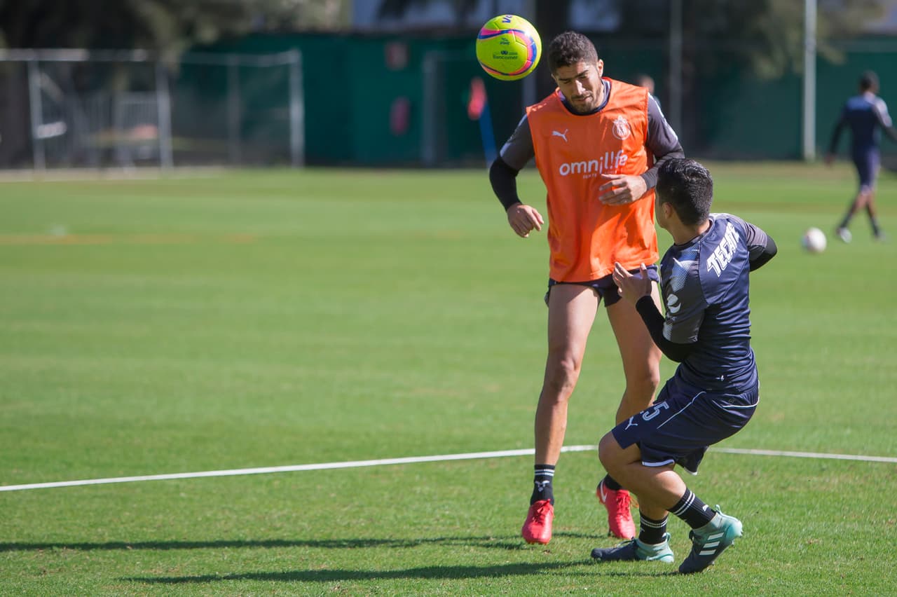 Así, con Oswaldo Alanís de vuelta en los entrenamientos del primer equipo, Chivas de Guadalajara se concentra en su competencia y espera dejar atrás esa polémica 'novela'.