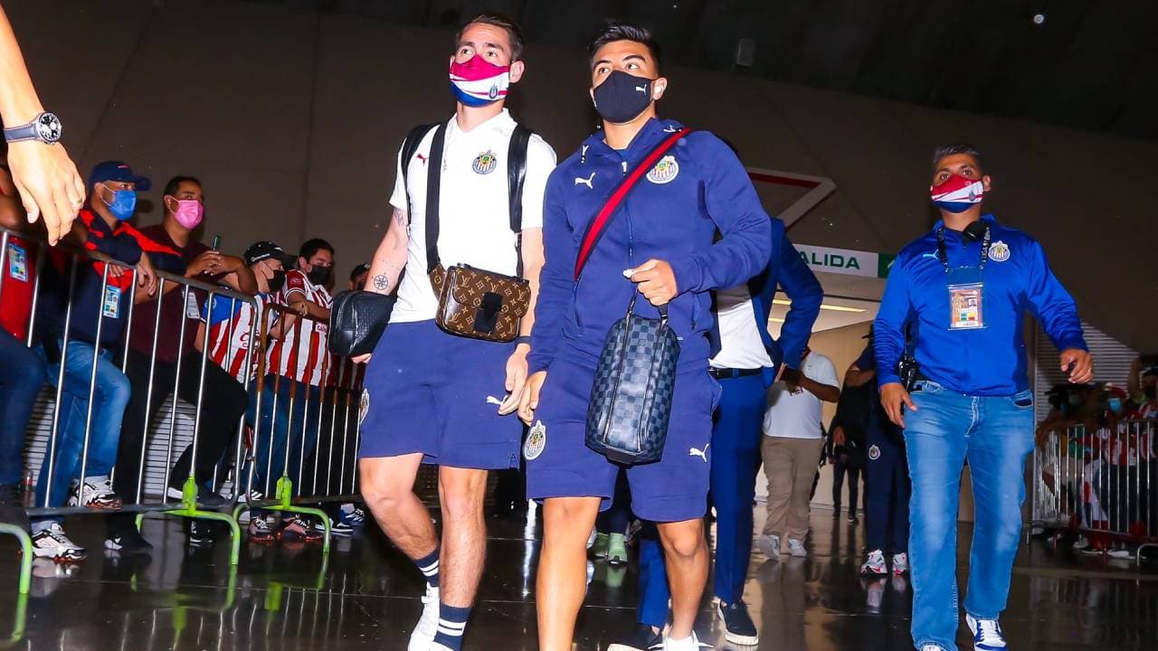 Chivas llega en silencio en convivencia de aficionados