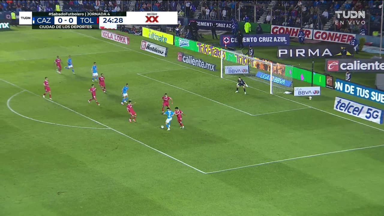 ¡TIRO ATAJADO! disparo por Jorge Sánchez.