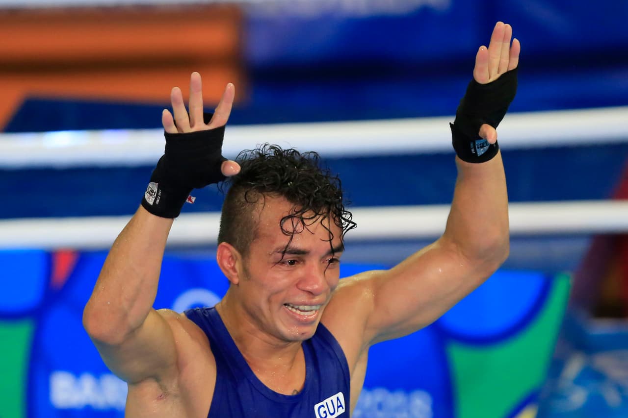 Reyes lloró al recordar a su hijo Cristian Juan, de seis años, quien desde Guatemala ha seguido con emoción todas sus peleas en los Centroamericanos y del Caribe.