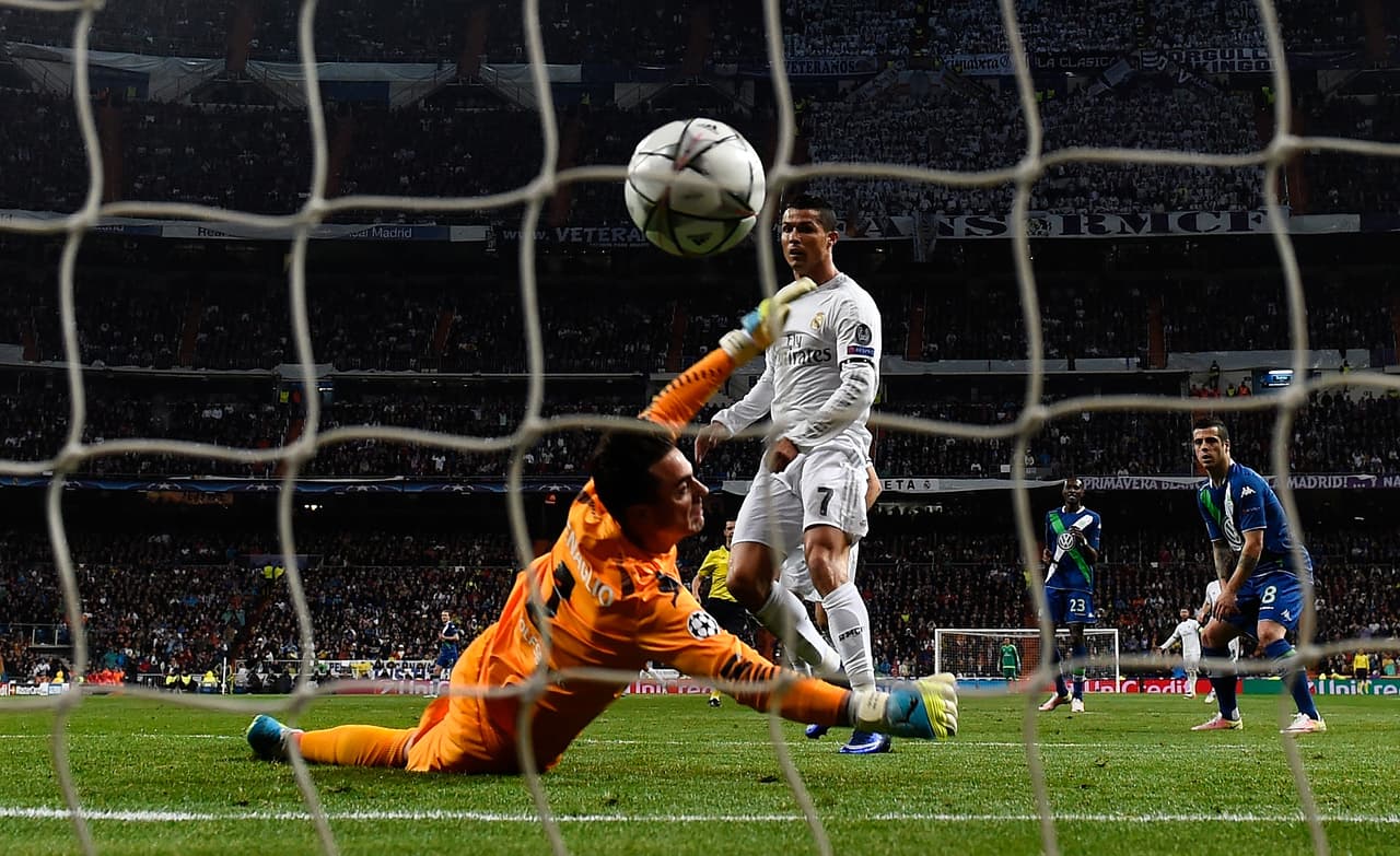 En esa misma edición, el 12 de abril de 2016, Cristiano Ronaldo anotó triplete que sirvió para el triunfo 3-0 contra Wolfsburgo y la remontada de la serie de cuartos de final. En ese torneo, fueron campeones. Esos tantos fueron el 91, 92 y 93.