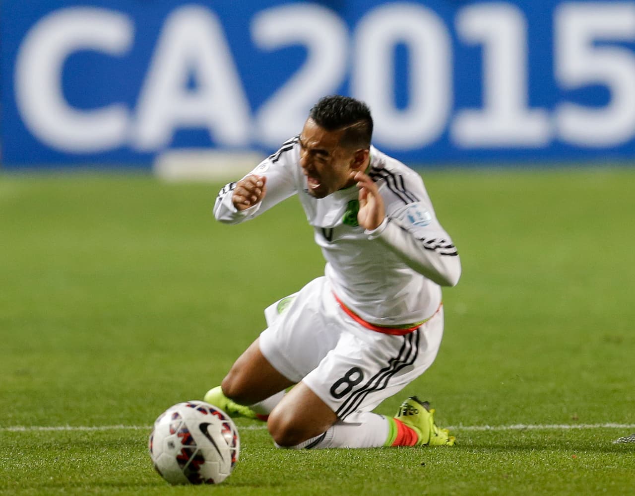 Marco Fabián estará aproximadamente dos meses por fuera de las canchas por una molestia en la zona lumbar, con lo que no solo puede perderse la próxima fecha sino el remate del hexagonal.