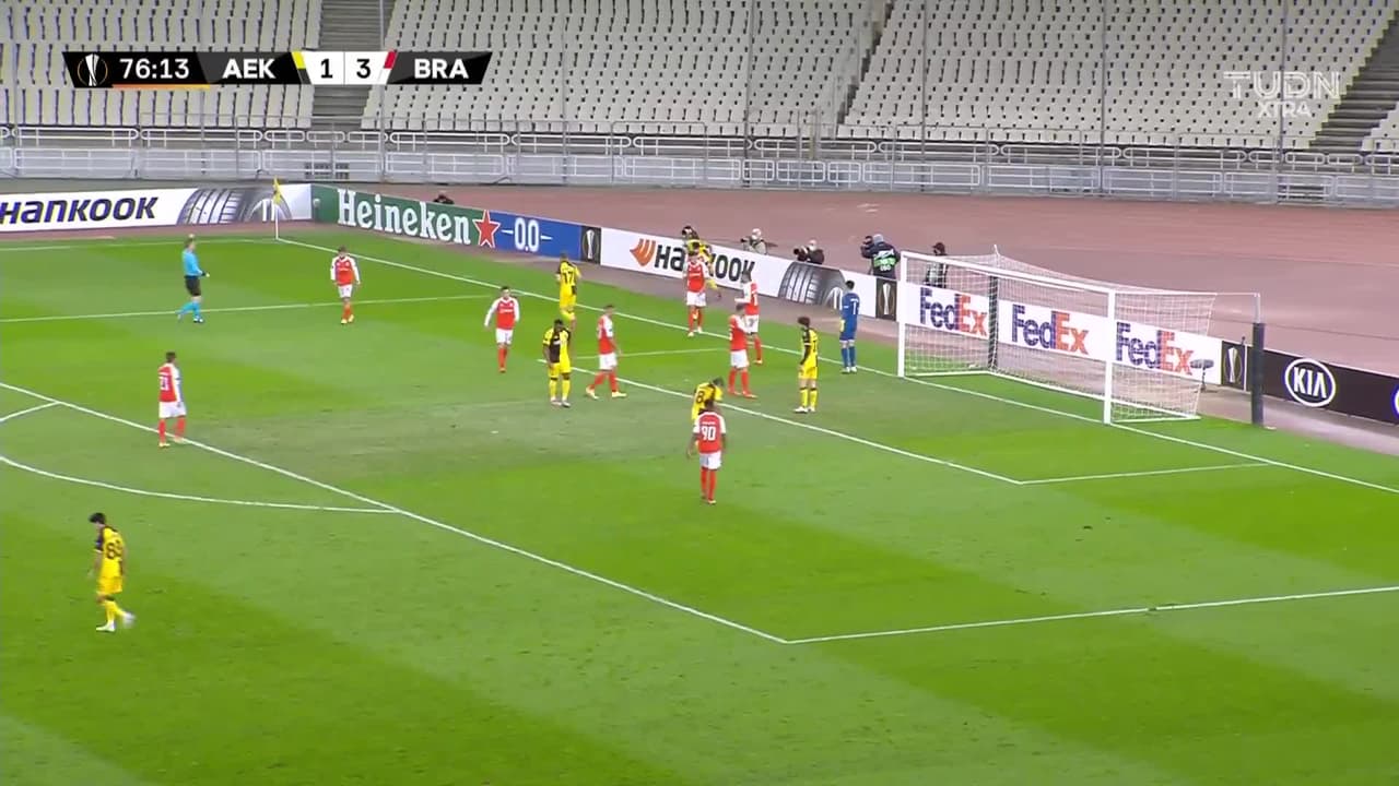 ¡TIRO ATAJADO! disparo por Nassim Hnid.