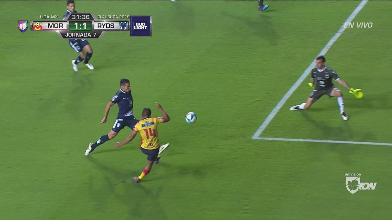 Vangioni también se durmió y el peruano Flores puso el Monarcas 1-1 Rayados