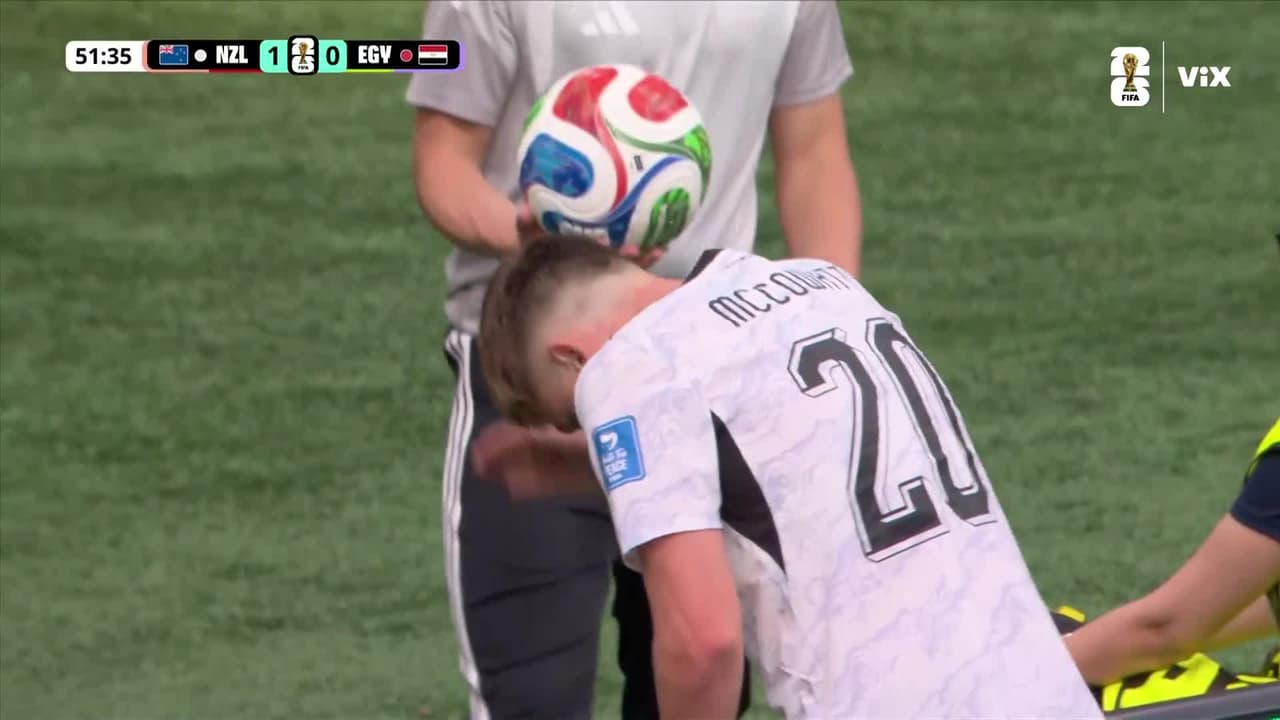 ¡Qué atajadón acaba de salvar a Egipto del segundo gol de Nueva Zelanda!