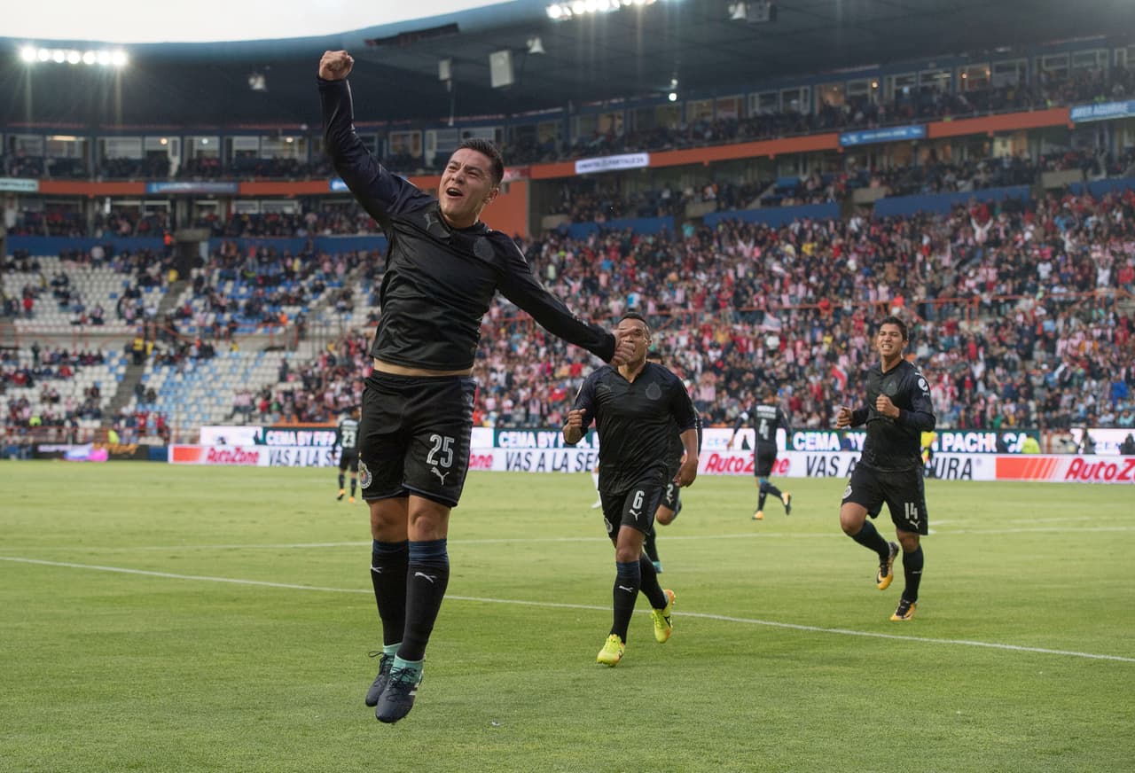 Michael Pérez abrió el marcador al minuto 16 rematando con fuerza un balón que quedó suelto tras un tiro de esquina.