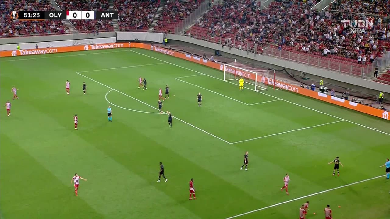 ¡GOL!  anota para Olympiakos. Youssef El-Arabi
