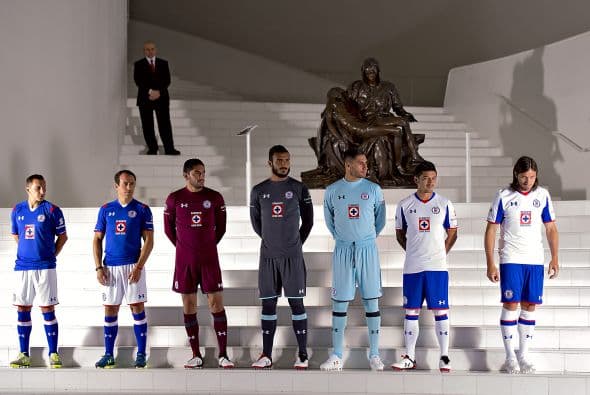 Como es una costumbre, tendrá equipamiento de local, de visitante y de porteros.