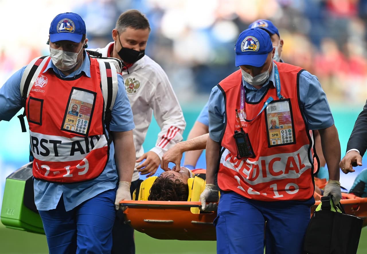 Rusia consigue su primera victoria tras derrotar 1-0 a Finlandia durante la segunda jornada del Grupo B en la Euro 2020. Parecía que los visitantes ponían el primer gol del encuentro pero, tras revisión del VAR, se anulaba la anotación. Ya al filo de la primera mitad, Aleksei Miranchuck anotó el tanto que le dio la victoria a los rusos en San Petersburgo.