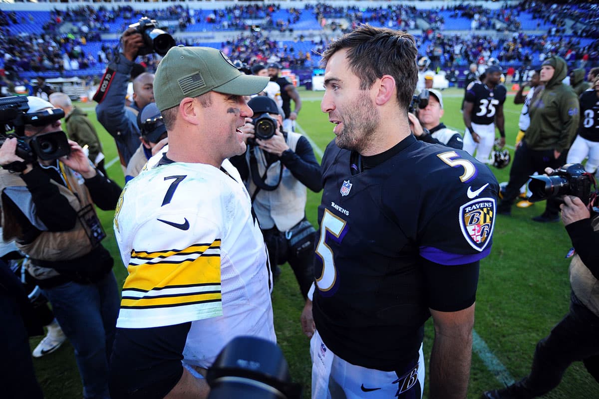 Al final del partido, Roethlisberger (izquierda) se saludó con su par de los Baltimore Ravens, Joe Flacco (derecha) en lo que fue una jornada muy emotiva para los Steelers.