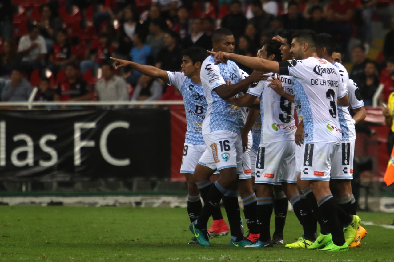 Así llegó el sorpresivo empate por medio de Aguirre, resultado con el que ambos equipos se fueron al descanso.