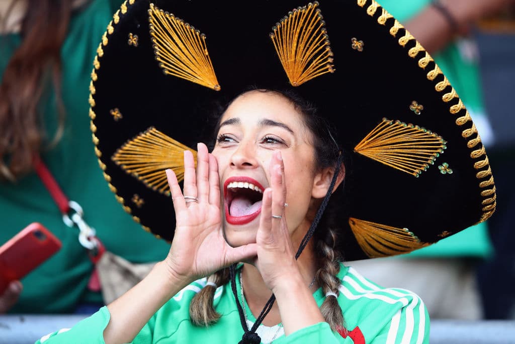 Las aficiones de México y Dinamarca conviven en Copenague previo al último ensayo de ambas selecciones antes de sus debuts en la Copa del Mundo Rusia 2018.